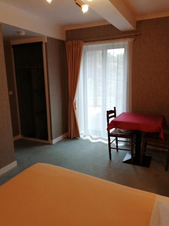 Le casse noisettes Hotel Gourin Eksteriør billede
